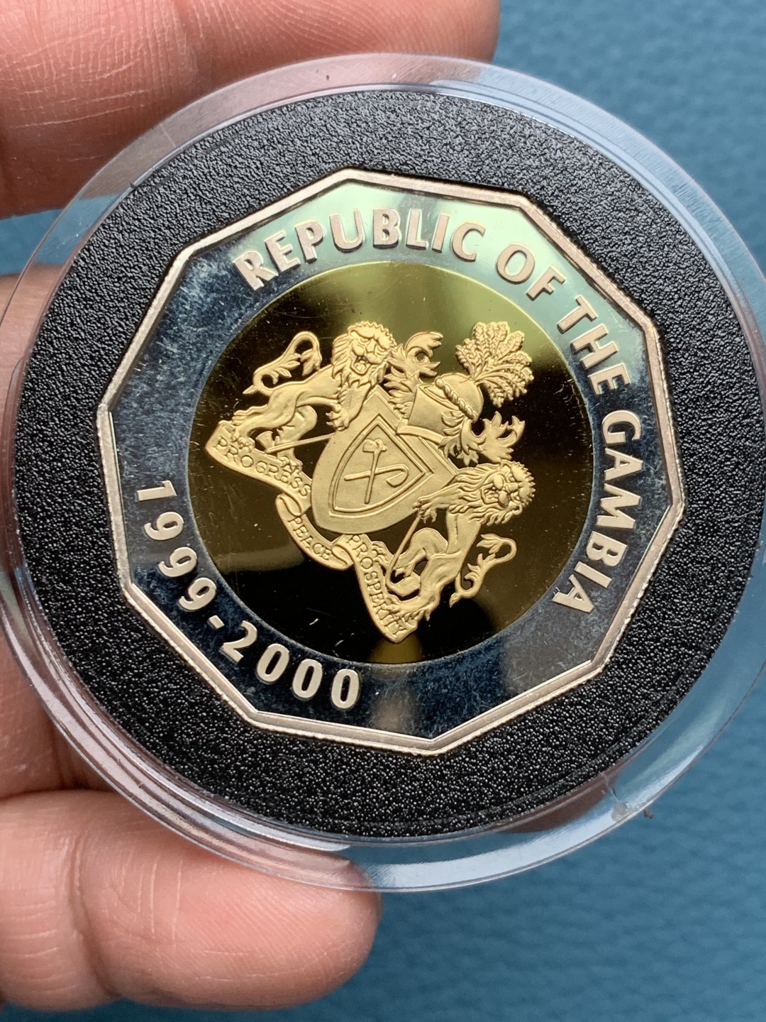 《竞宝斋》第151场-周日，周一，周四 3场 (全场包邮) 冈比亚 1999年 千禧年纪念 2000布图斯镀金大银币 28.28克 92.5%银 