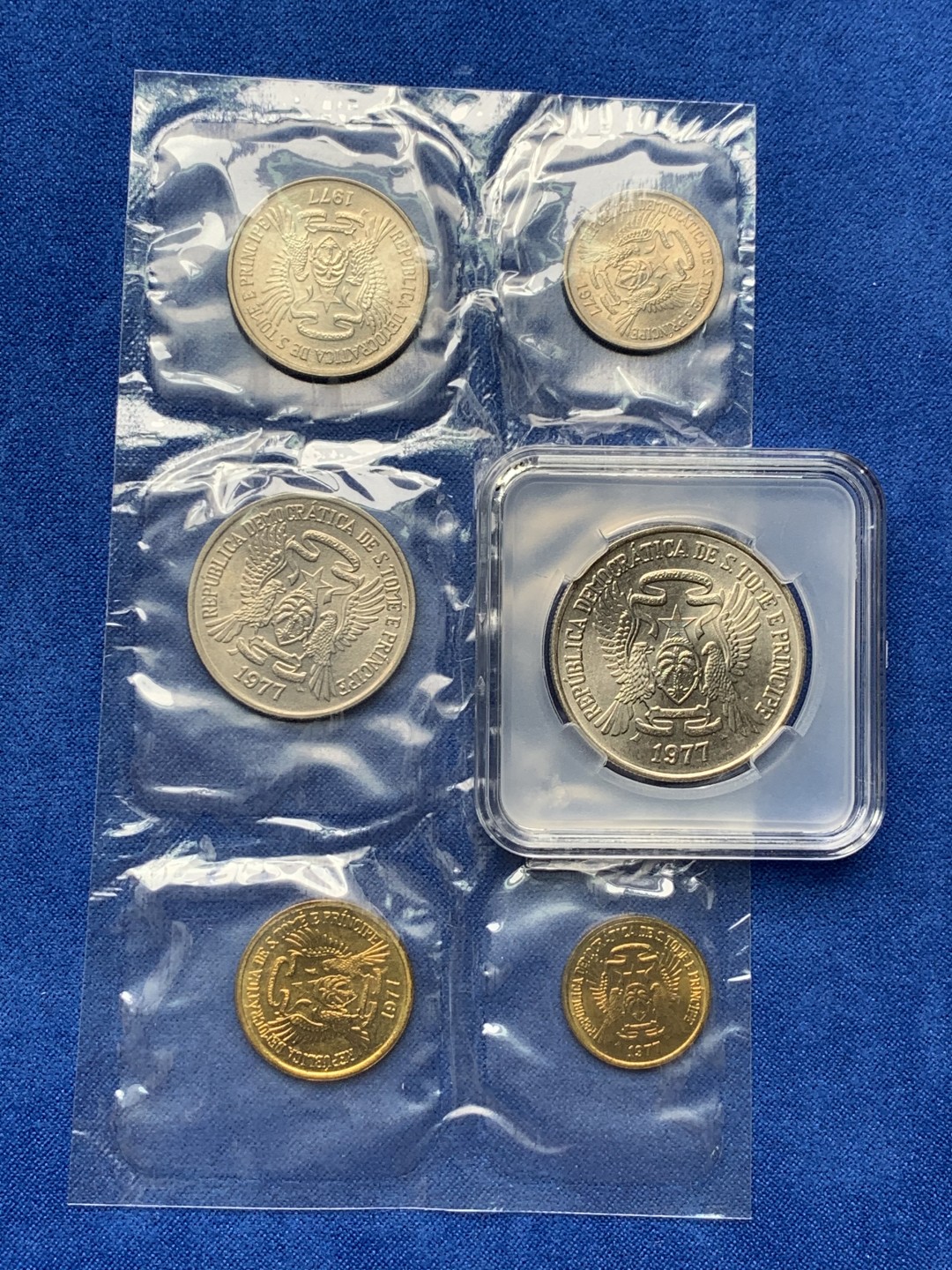 《竞宝斋》第151场-周日，周一，周四 3场 (全场包邮) 圣多美和普林西比1977年全套6枚，5枚清年份密封套币BU品质+1枚BU绝品，铸量少