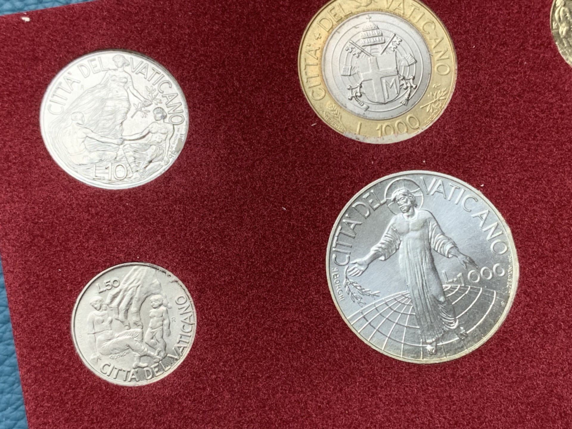 《竞宝斋》第151场-周日，周一，周四 3场 (全场包邮) 卡装 梵蒂冈1998年  八枚套 千禧年纪念 其中500+1000里拉都是银币 BU品