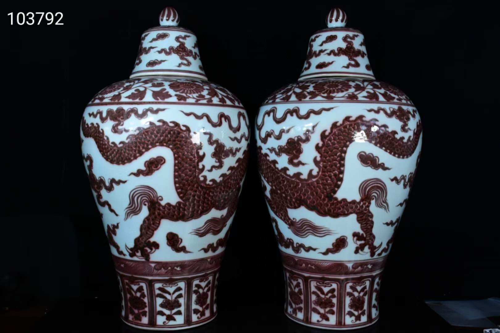 旧藏大明宣德年制釉里红龙纹梅瓶一对，画工精细，发色纯正，纯手绘画工，品相完美