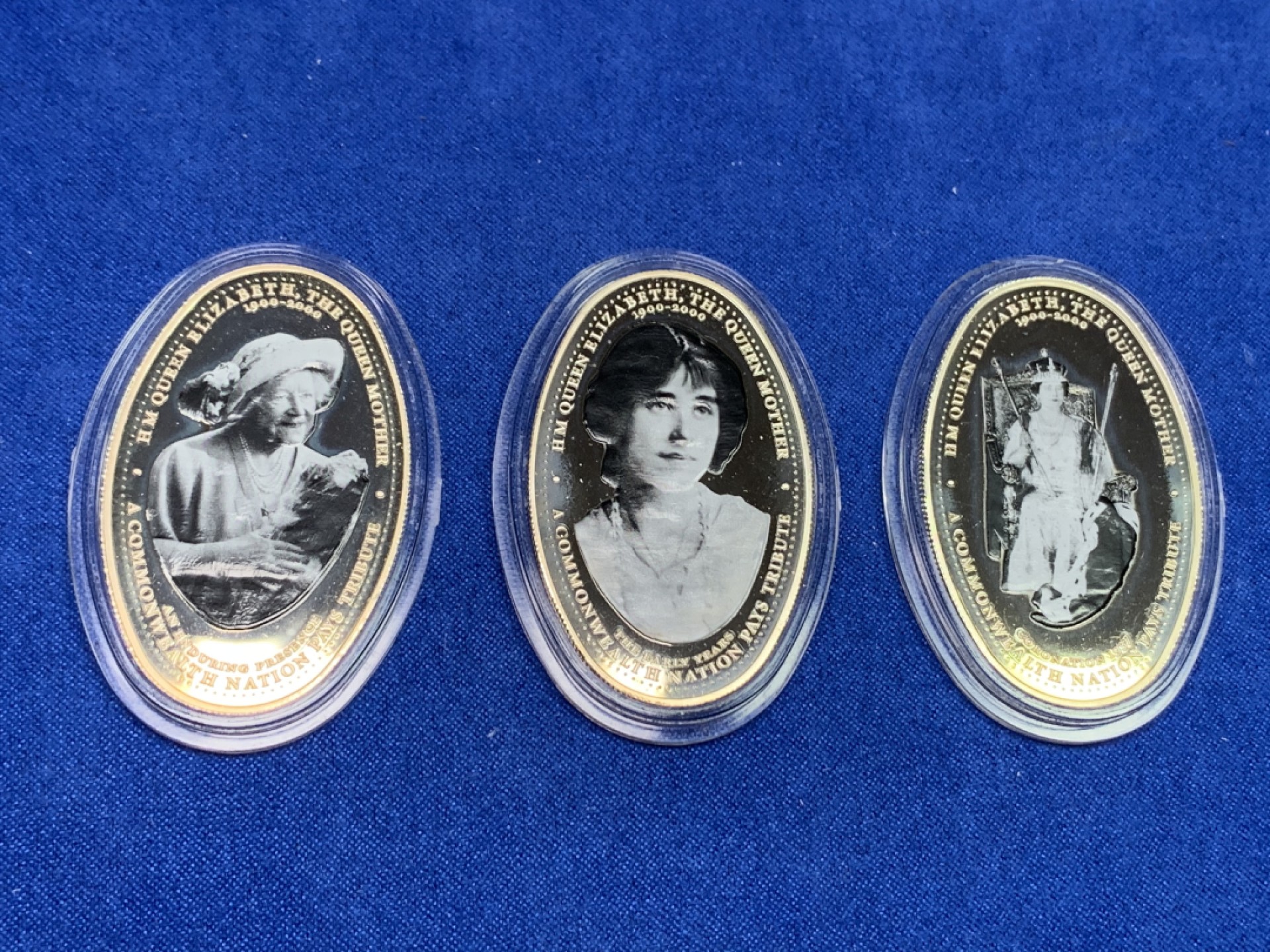 《竞宝斋》第151场-周日，周一，周四 3场 (全场包邮) 原盒 赞比亚2000年 女王母亲三枚套 椭圆形 1000K 镍币 非常漂亮 少见品种