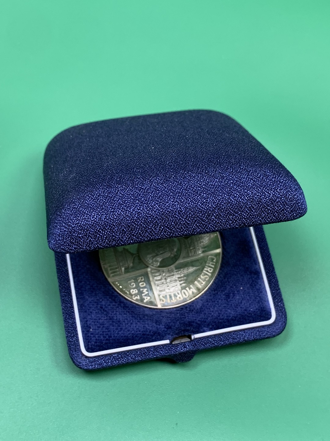 《竞宝斋》第151场-周日，周一，周四 3场 (全场包邮) 梵蒂冈1983年 祈福大银章