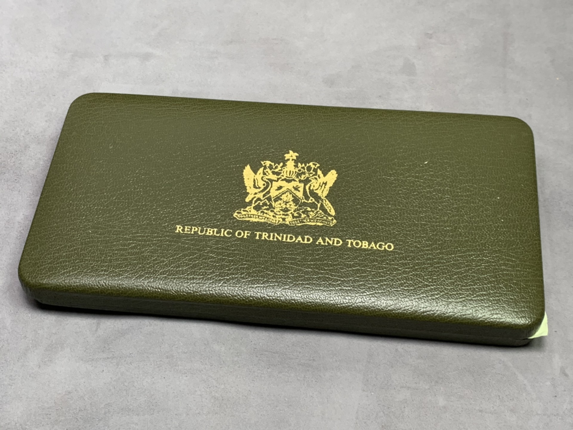 《竞宝斋》第151场-周日，周一，周四 3场 (全场包邮) 原盒 特立尼牙和多巴哥 1980年八枚套 其中最大两枚5元和10元都是银币