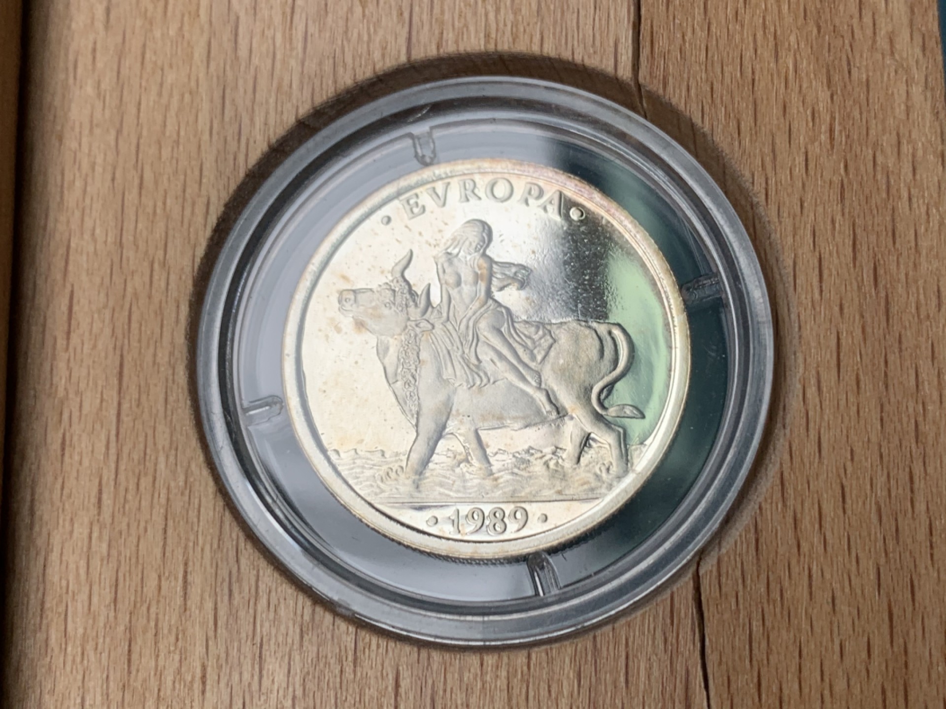 《竞宝斋》第151场-周日，周一，周四 3场 (全场包邮) 原盒 西班牙1989年 骑牛1艾古 精制银币