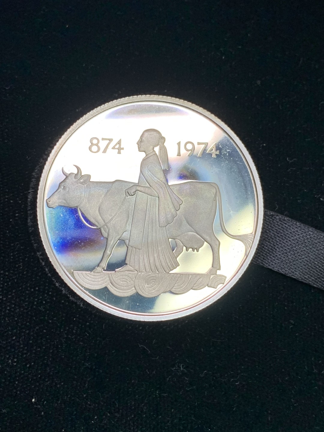 《竞宝斋》第151场-周日，周一，周四 3场 (全场包邮) 原盒冰岛1974年 500和1000元 精制大银币一对 罕见品种