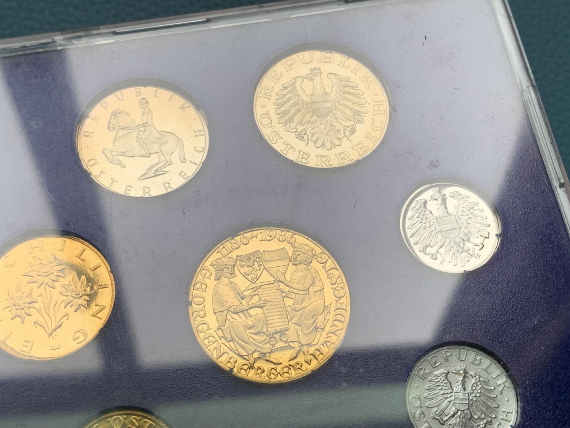 《竞宝斋》第151场-周日，周一，周四 3场 (全场包邮) 奥地利 1986年 精制八枚套+一枚章