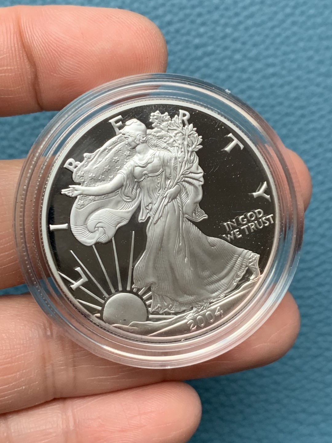 《竞宝斋》第151场-周日，周一，周四 3场 (全场包邮) 原盒 美国2004年 行走女神1盎司大银币 精制版 这个比普通的罕见太多了 价格也相差两三倍