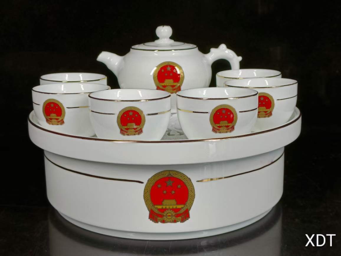 珍藏●中南海怀仁堂国徽图案茶盘茶具8套 ①（单盒售价）