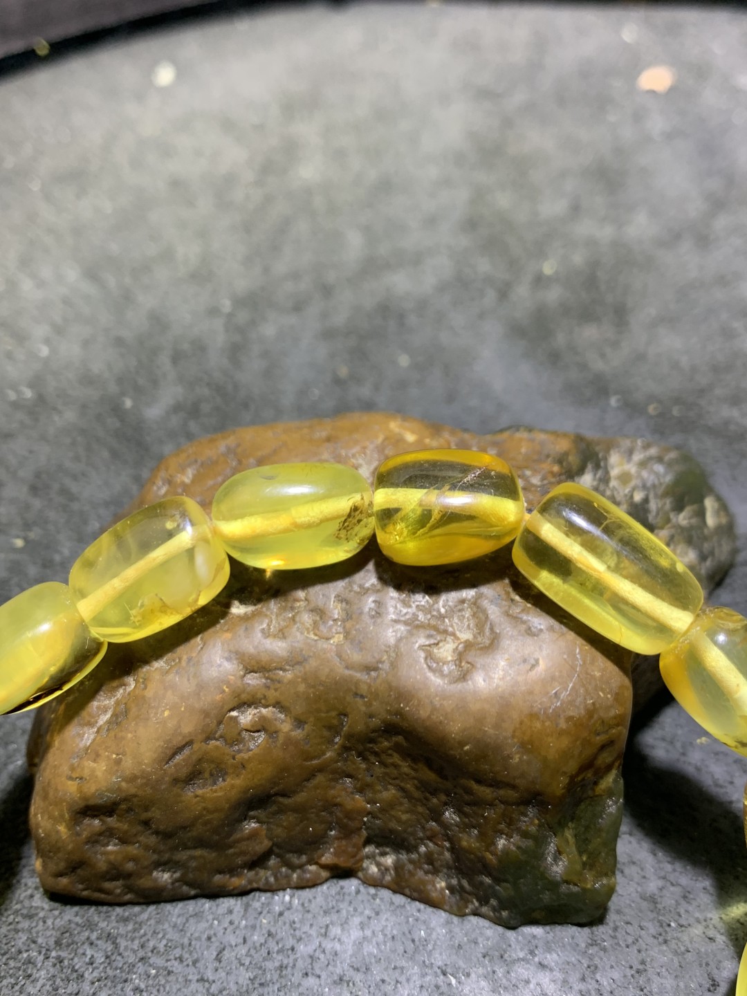 天然蜜蜡随形手串1条！