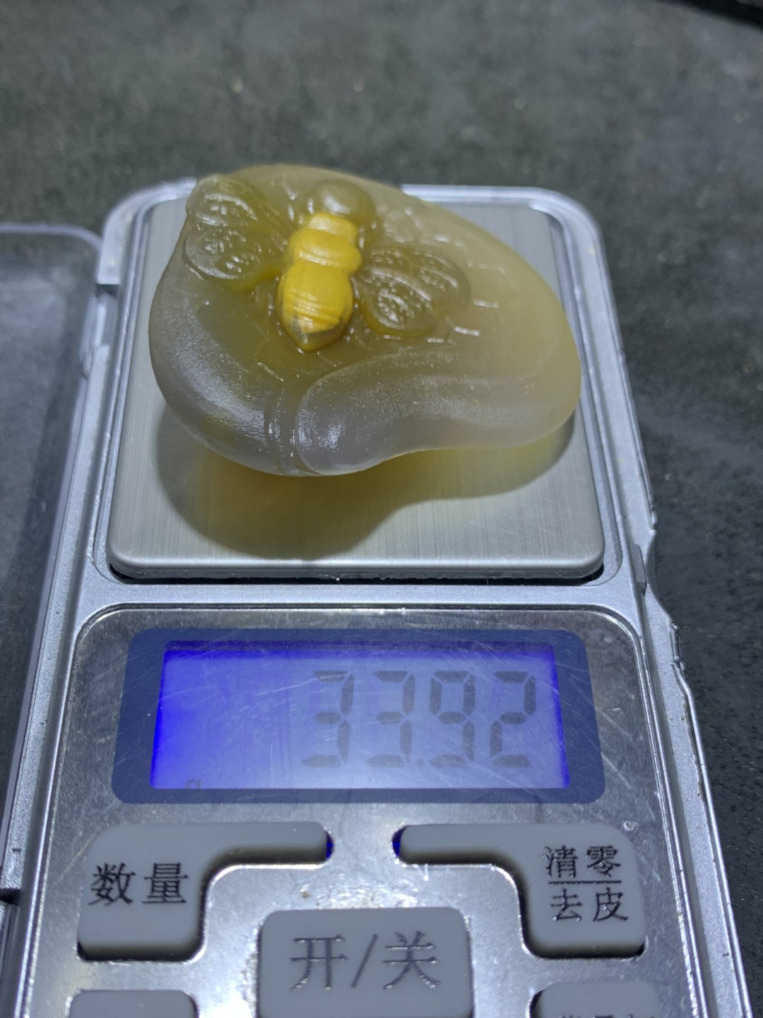 精美蒙料战国红玛瑙高润度俏色巧雕甜蜜蜜吊坠一个！