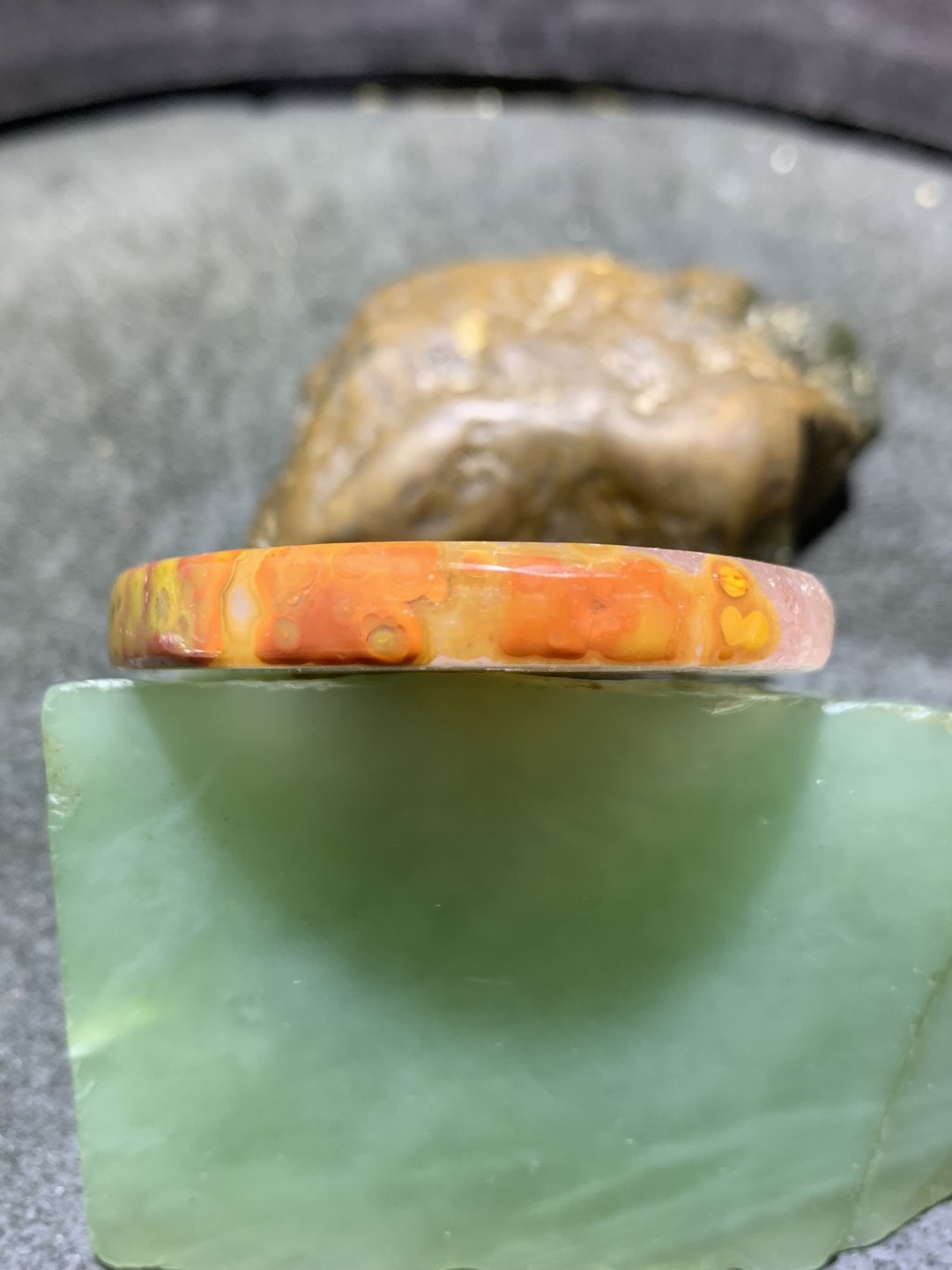 精美战国红玛瑙冰飘草花纹大吊坠一个，