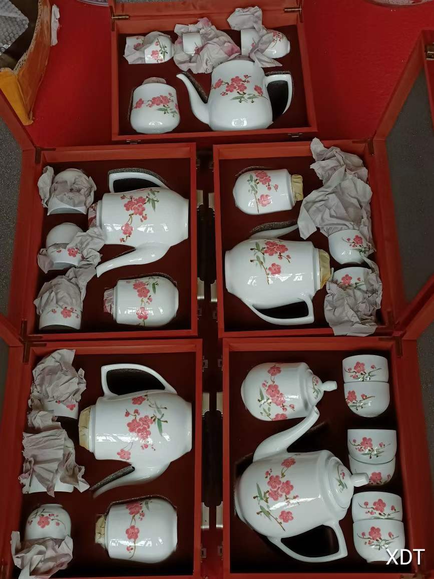 珍藏●中南海怀仁堂梅花♧图案毛瓷茶具还有4套（单盒售价） 珍藏●中南海怀仁堂梅花♧图案毛瓷茶具还有4套（单盒售价）