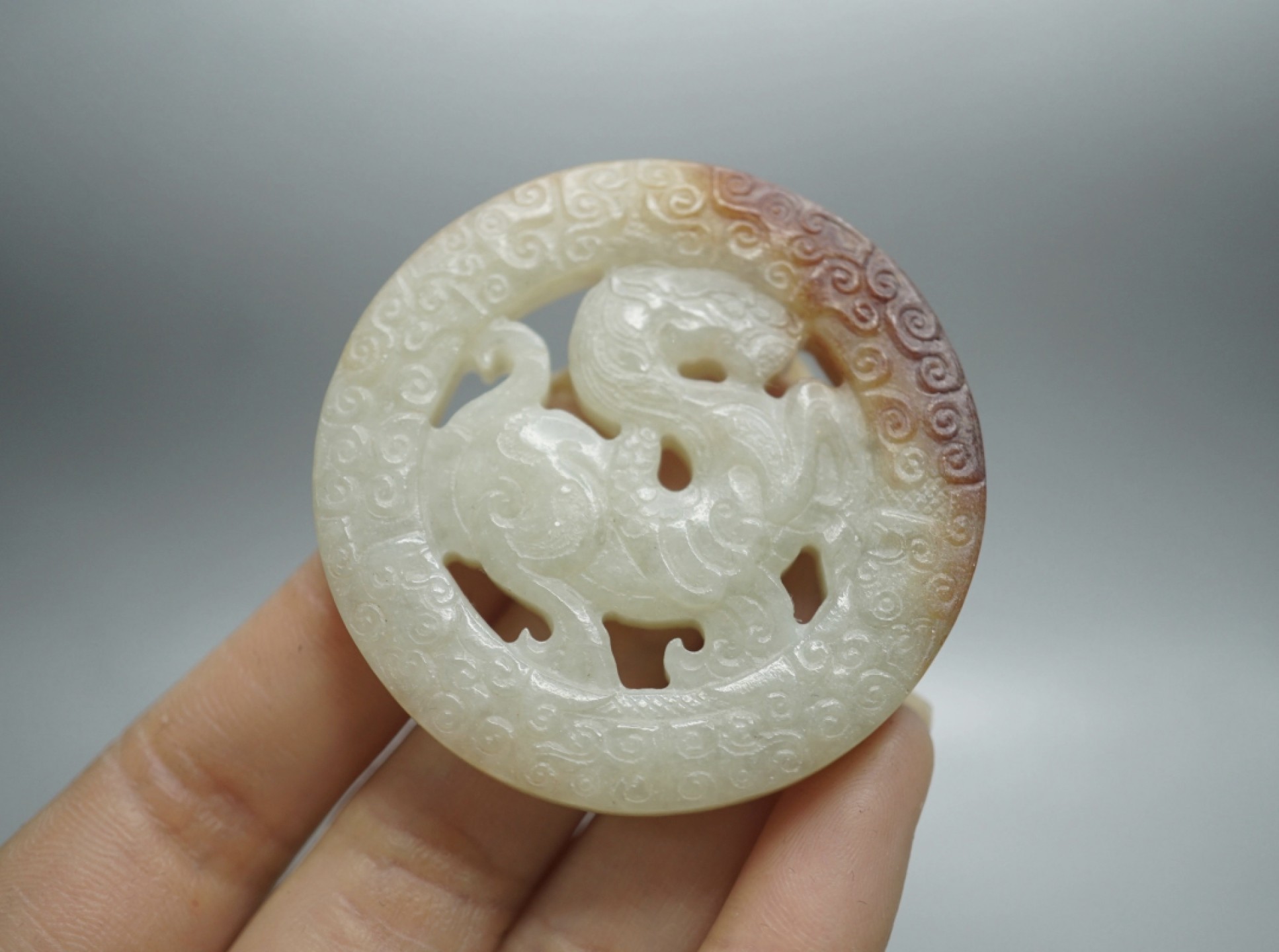 ｜冷门出品｜精选专拍·第贰拾捌场· 和田玉带皮 满工 龙纹玉佩 