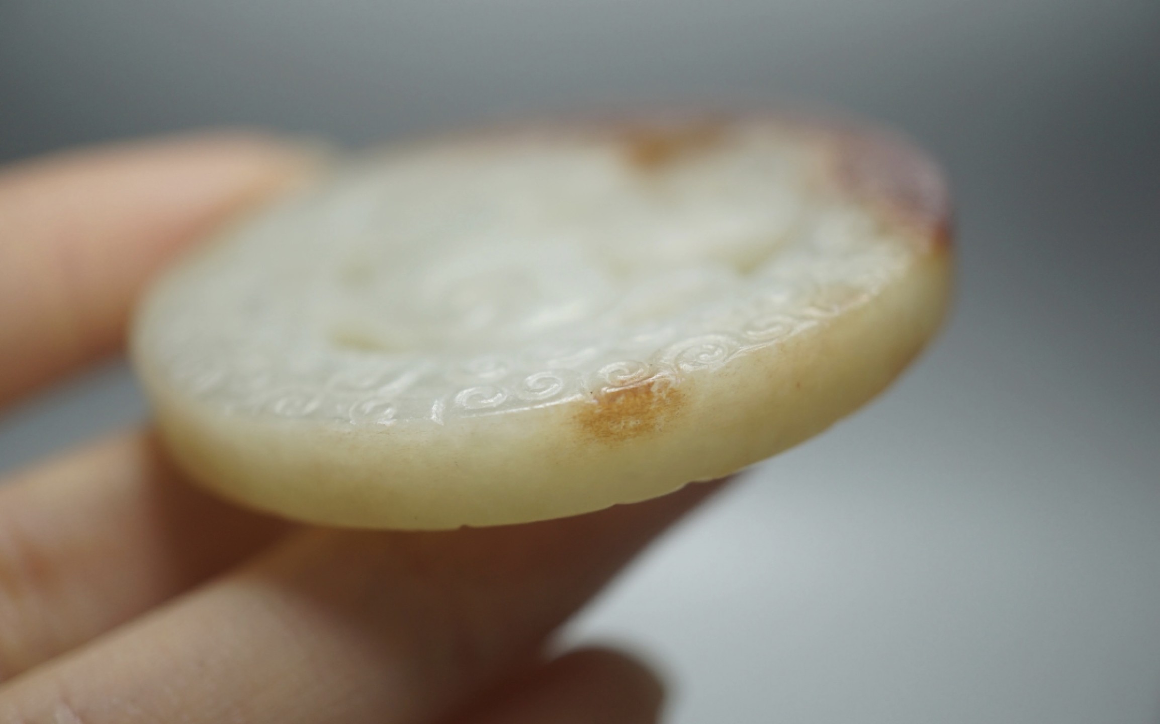 ｜冷门出品｜精选专拍·第贰拾捌场· 和田玉带皮 满工 龙纹玉佩 