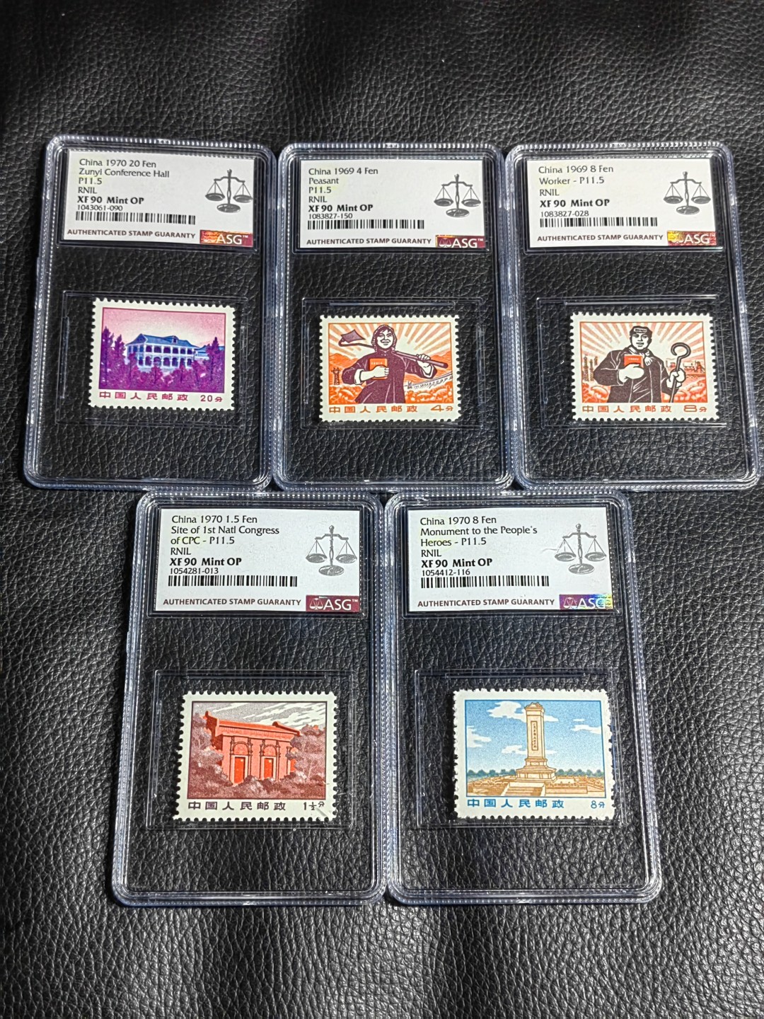 洪涛臻品批发群  精选邮票限时拍卖第二百二十七期 普无号【带5枚11.5度细齿组外品】【一大，遵义，纪念碑，工人，农民是细齿】ASG90分11枚大全一套，文革唯一一套普票，经典热门品种，ASG严评普无号细齿很多不予入壳，一大细齿数据可查90分只有40余枚，工人细齿仅有100枚，末图华宇带4枚细齿最2月17日最新成交价做参考，注意捡漏