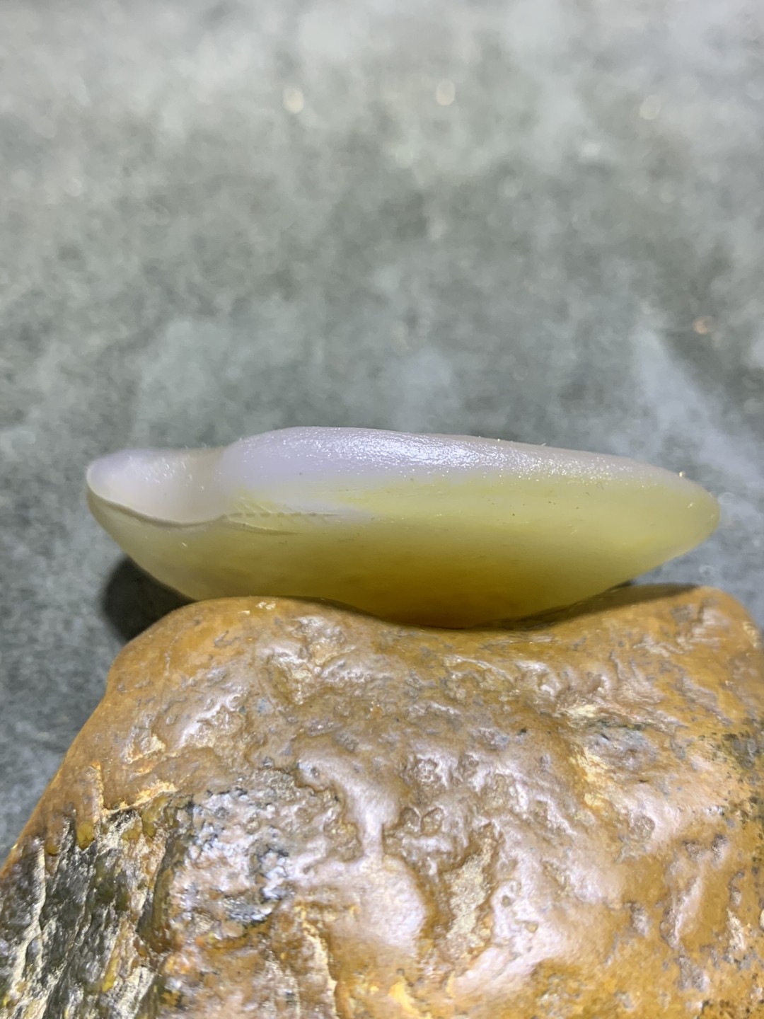 精美蒙料战国红玛瑙高润度俏色巧雕甜蜜蜜吊坠一个！