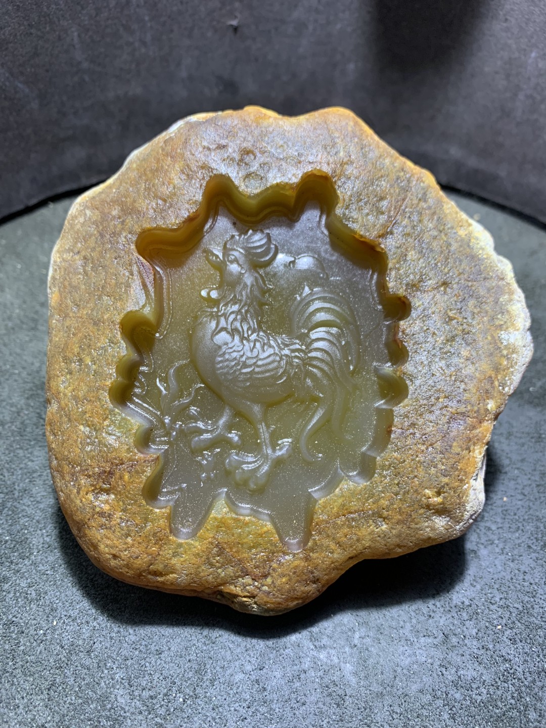精美天然巴西玛瑙原石雕刻金鸡报晓摆件，把件一个