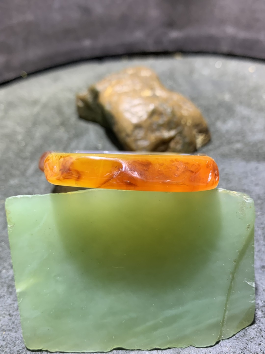 天然马达加斯加原皮玛瑙雕刻一心向佛牌子一块