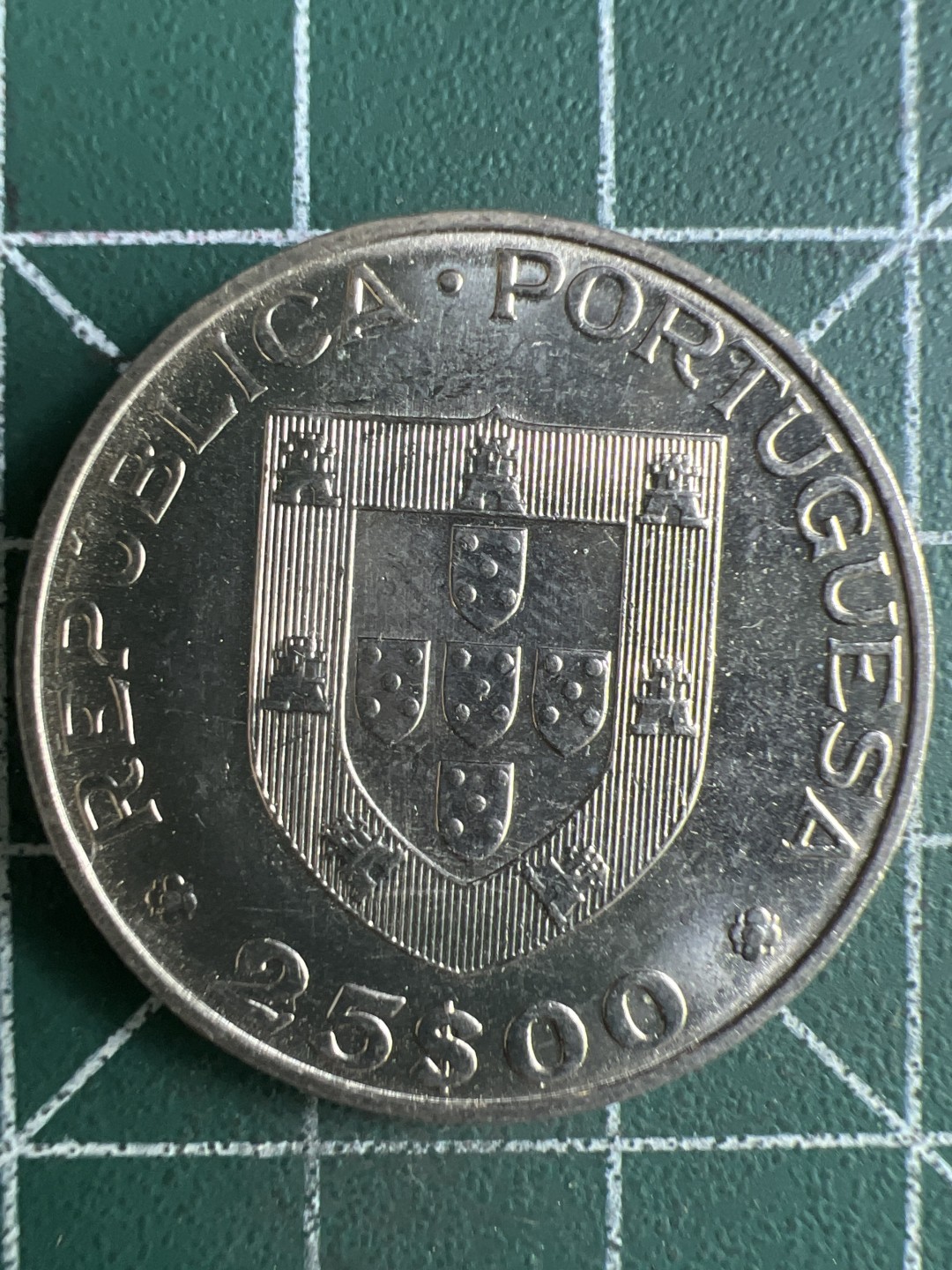 泡泡堂微拍第一 一 九幕硬币捡漏可累计专场👿👿，累计满二十元包邮，接受代拍业务 葡萄牙25埃斯库多