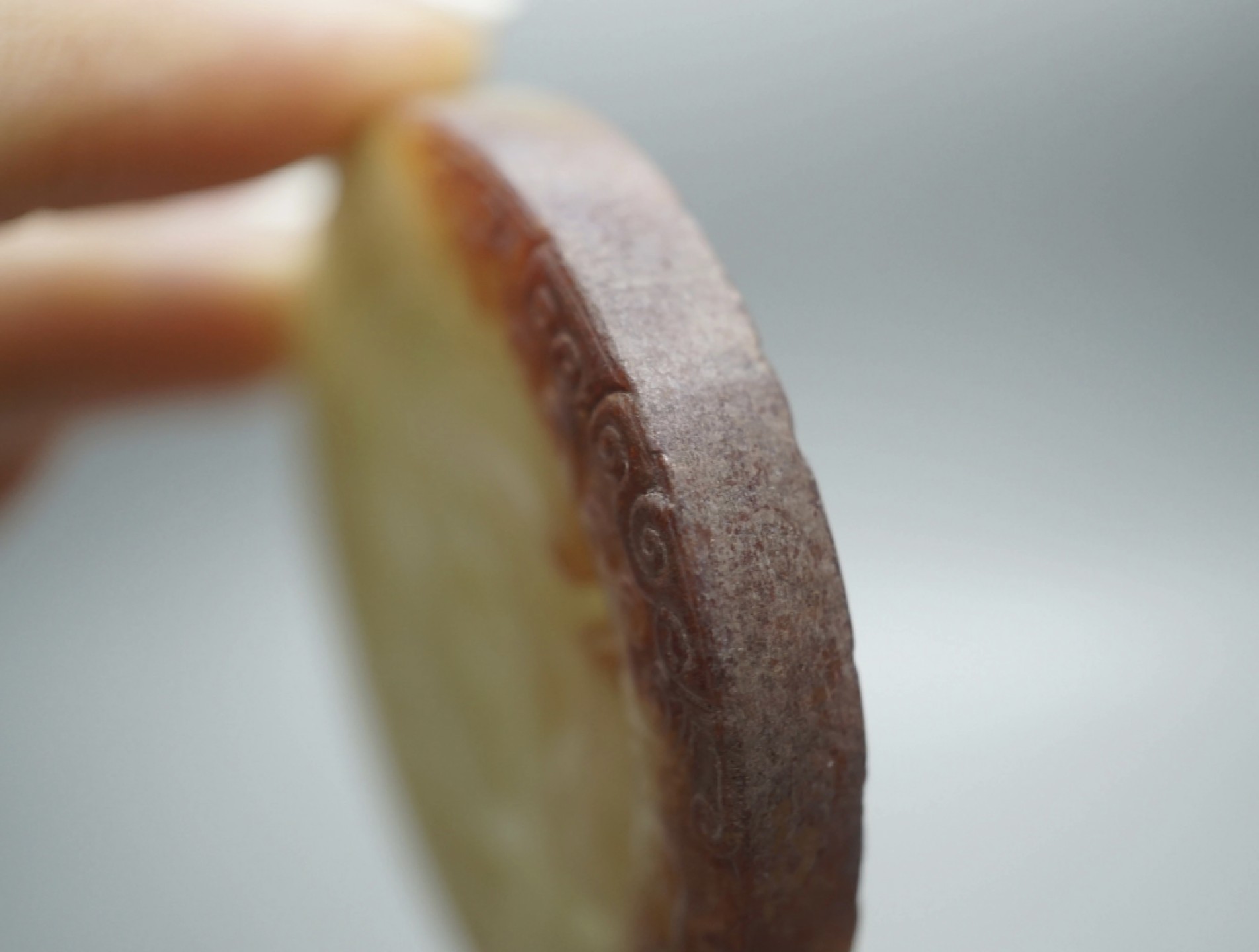 ｜冷门出品｜精选专拍·第贰拾捌场· 和田玉带皮 满工 龙纹玉佩 