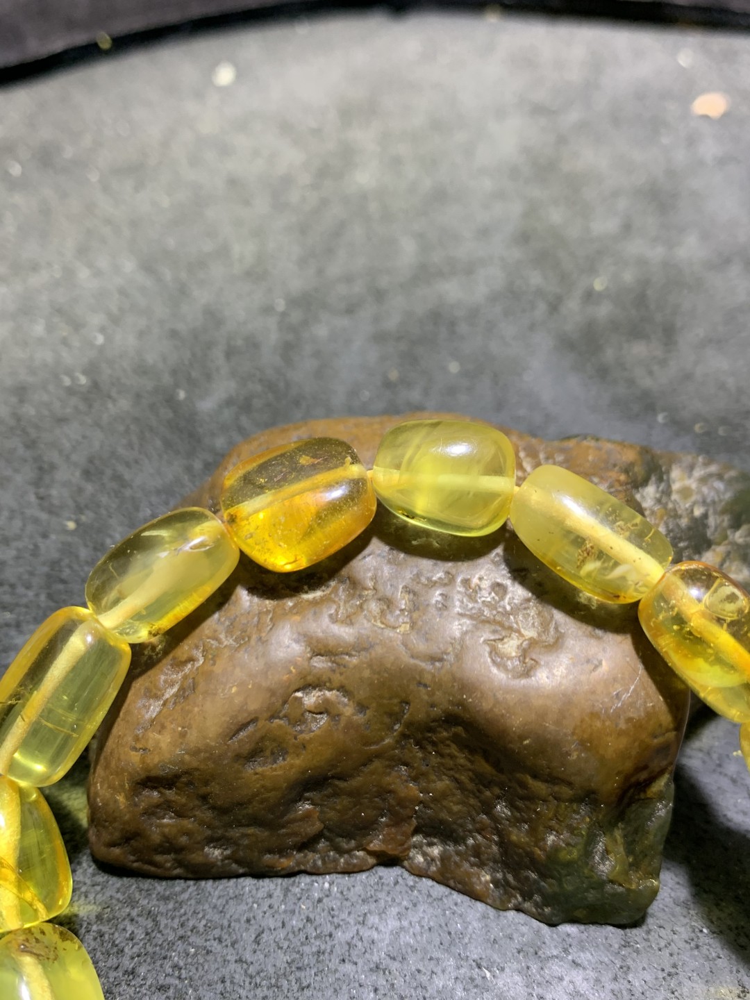天然蜜蜡随形手串1条！