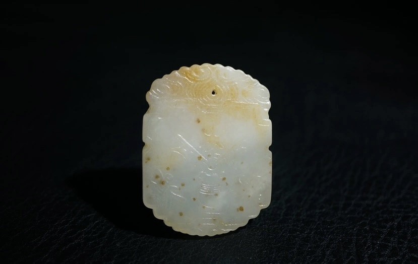 ｜冷门出品｜精选专拍·第贰拾玖场· 明清工老和田玉平生三级子冈牌挂件