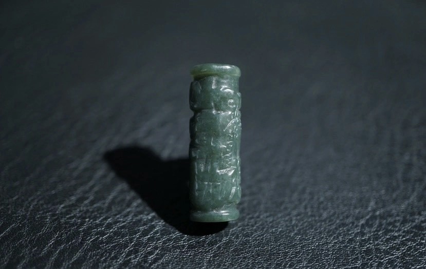 ｜冷门出品｜精选专拍·第贰拾玖场· 明清工老和田玉通天孔青玉龙柱挂件