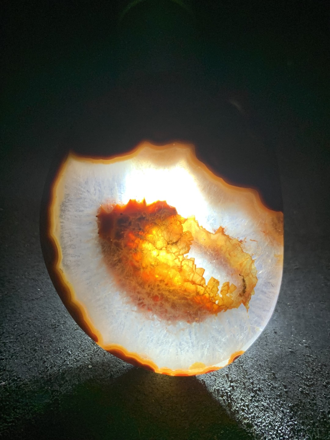 精美战国红玛瑙冰飘草花纹大吊坠一个，