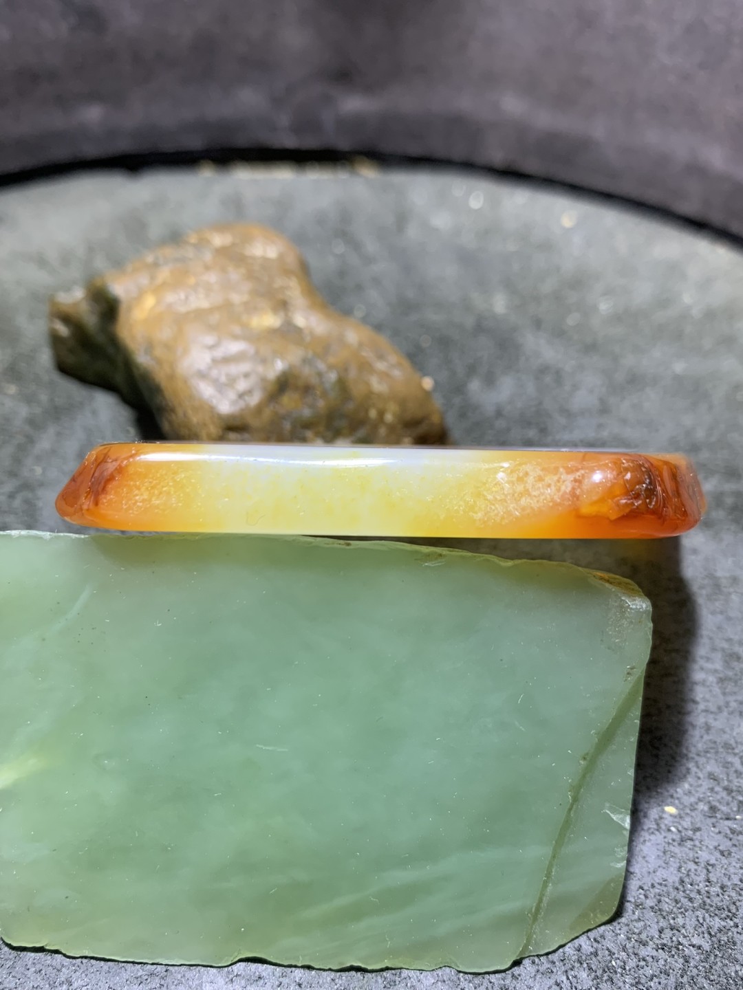 天然马达加斯加原皮玛瑙雕刻一心向佛牌子一块