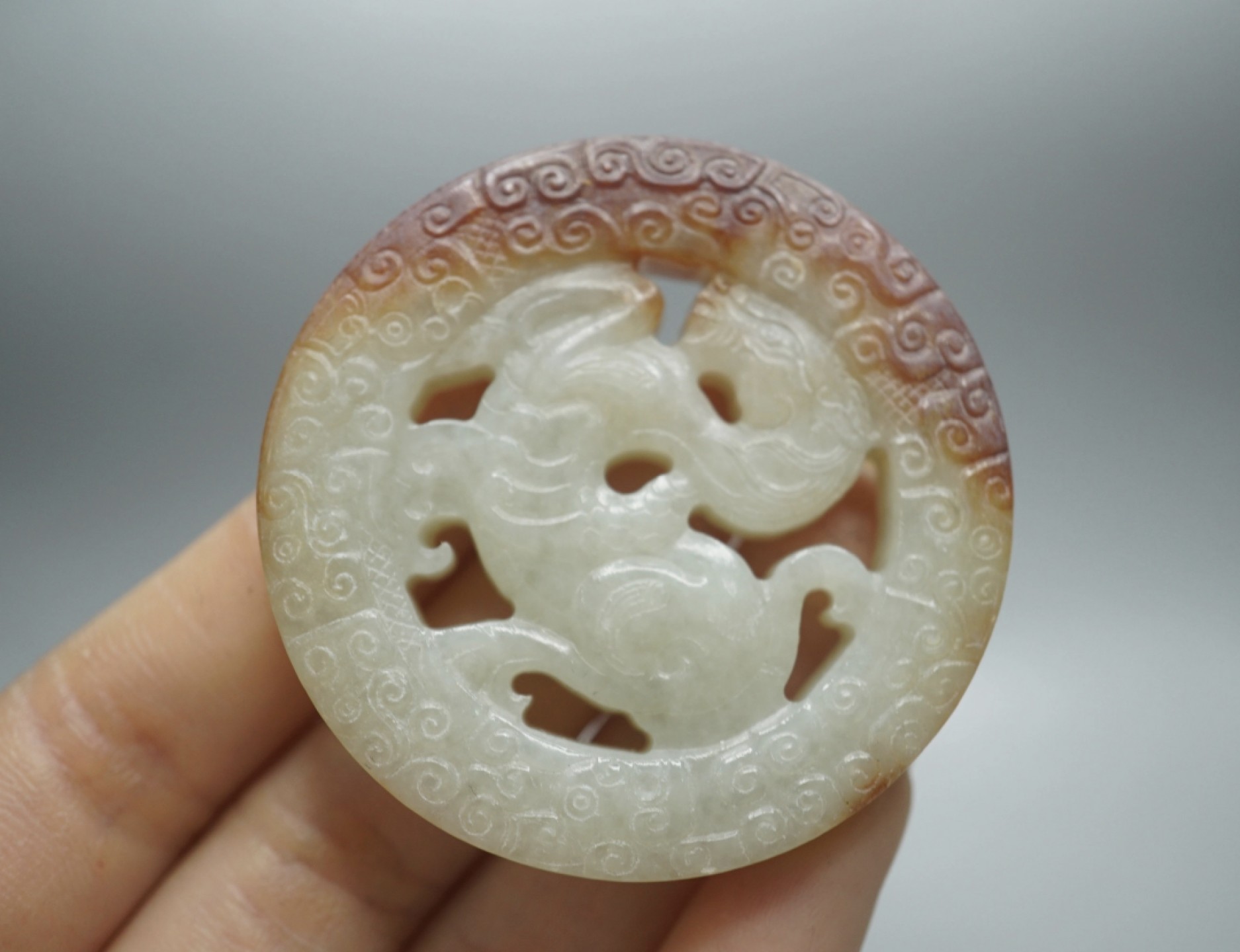 ｜冷门出品｜精选专拍·第贰拾捌场· 和田玉带皮 满工 龙纹玉佩 