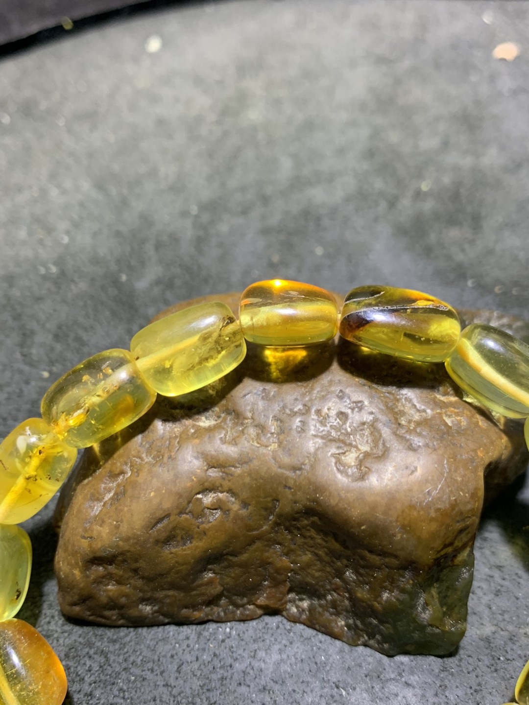 天然蜜蜡随形手串1条！