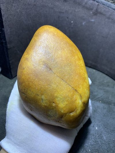 精美天然地表金丝玉黄白双色大籽料原石一块， - 精美天然地表金丝玉黄白双色大籽料原石一块，