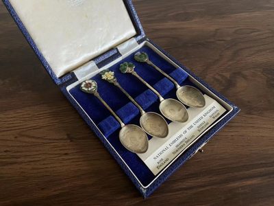 大陆勋赏俱乐部首次拍卖（无押金） - 代拍：英女王伊丽莎白在位20年里面镀金银珐琅银勺