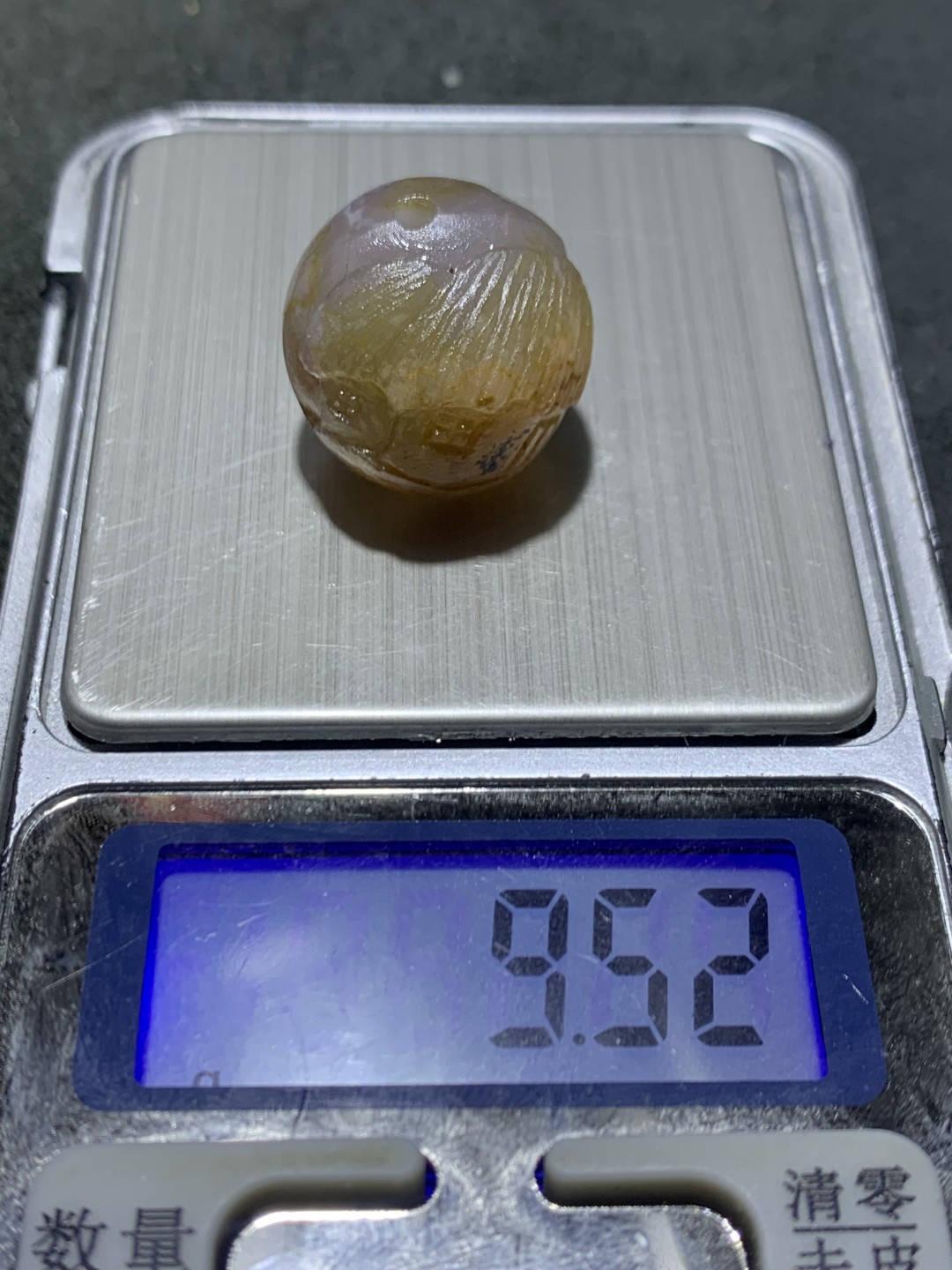 精美冻料亚光战国红玛瑙俏色巧雕刻初出茅庐随形珠子一颗！