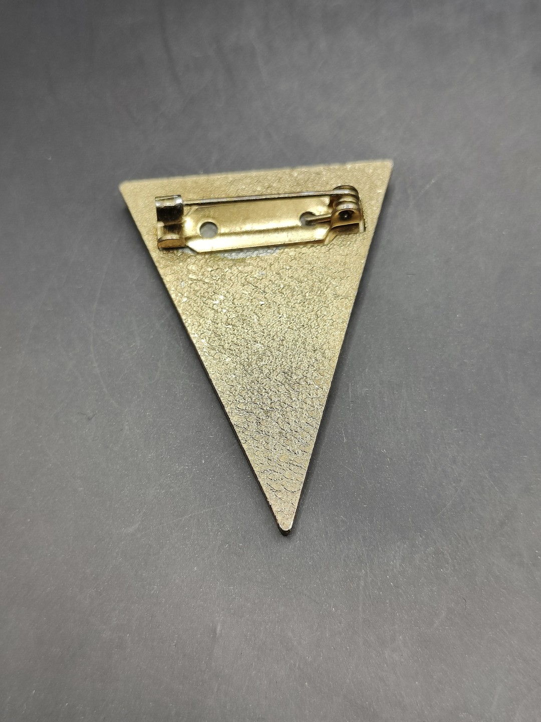 全场0元起拍 第46期 咸鱼国勋章拍卖专场 4月12日（周三）下午6：00开始 东德军校毕业证章