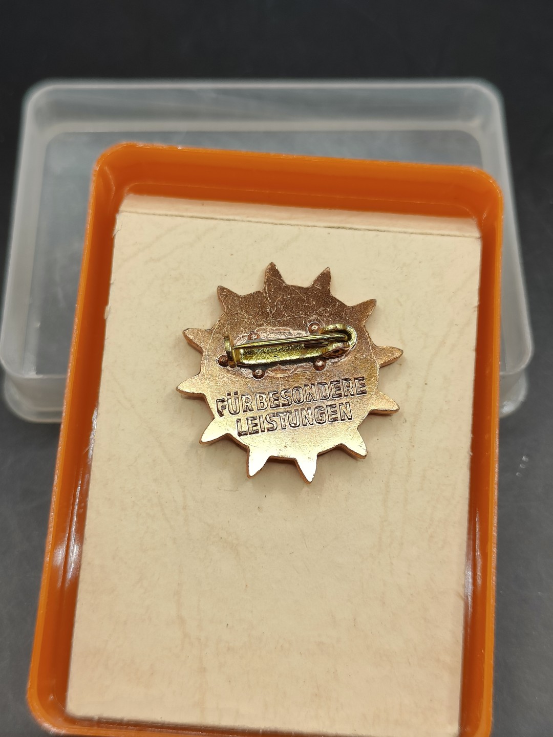 全场0元起拍 第46期 咸鱼国勋章拍卖专场 4月12日（周三）下午6：00开始 东德民主妇女联盟奖章