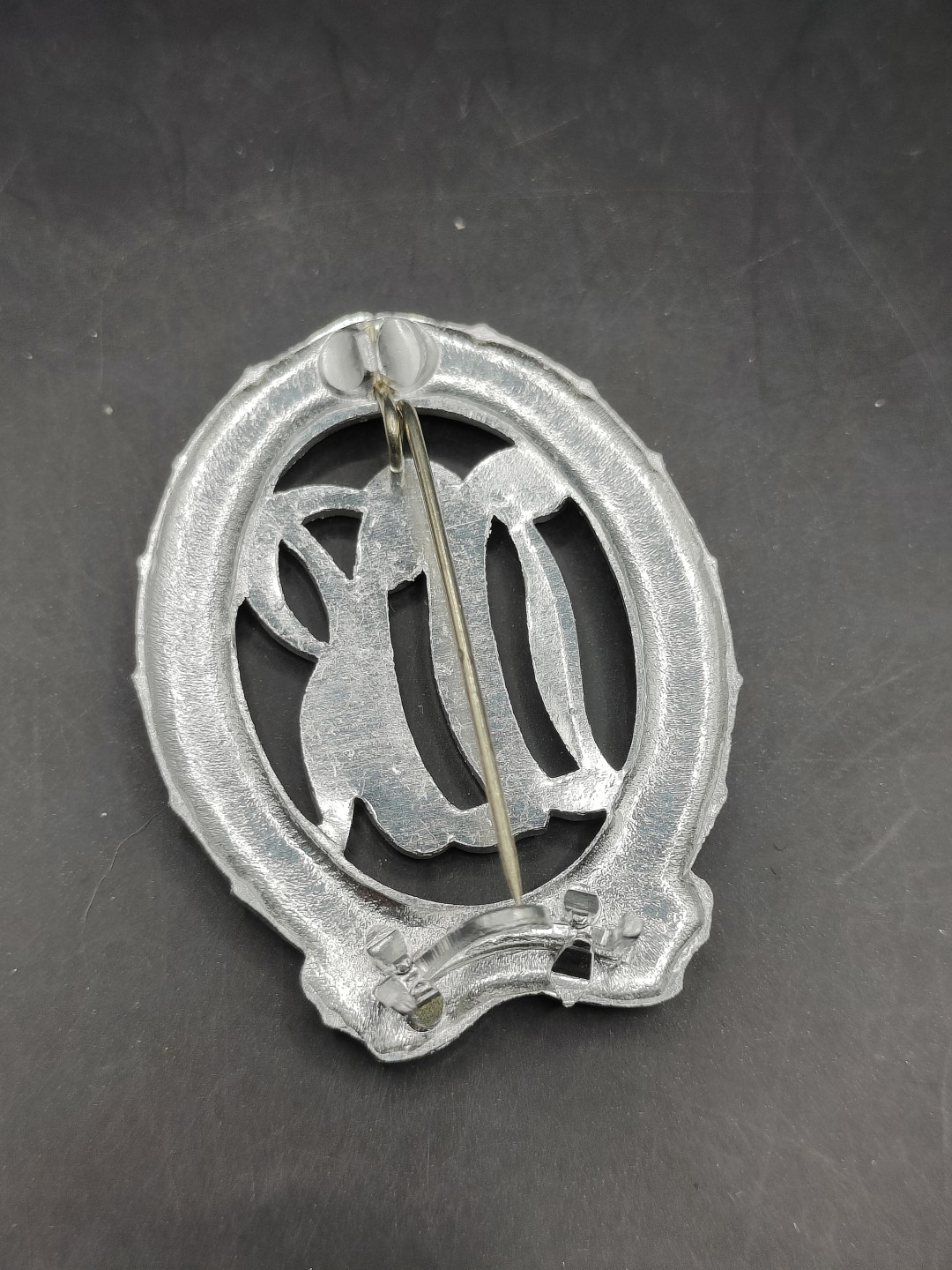 全场0元起拍 第46期 咸鱼国勋章拍卖专场 4月12日（周三）下午6：00开始 东德银级体能章