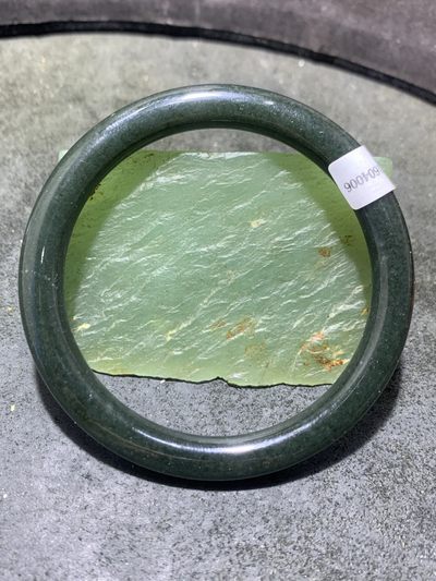 天然和田青玉手镯一只 天然和田青玉手镯一只