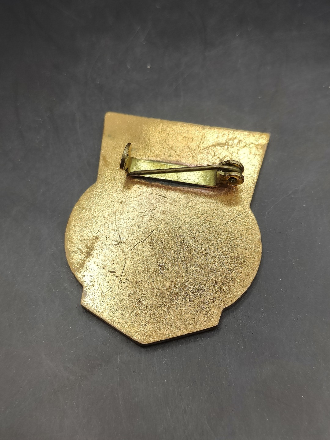 全场0元起拍 第46期 咸鱼国勋章拍卖专场 4月12日（周三）下午6：00开始 东德边防军证章 早期珐琅