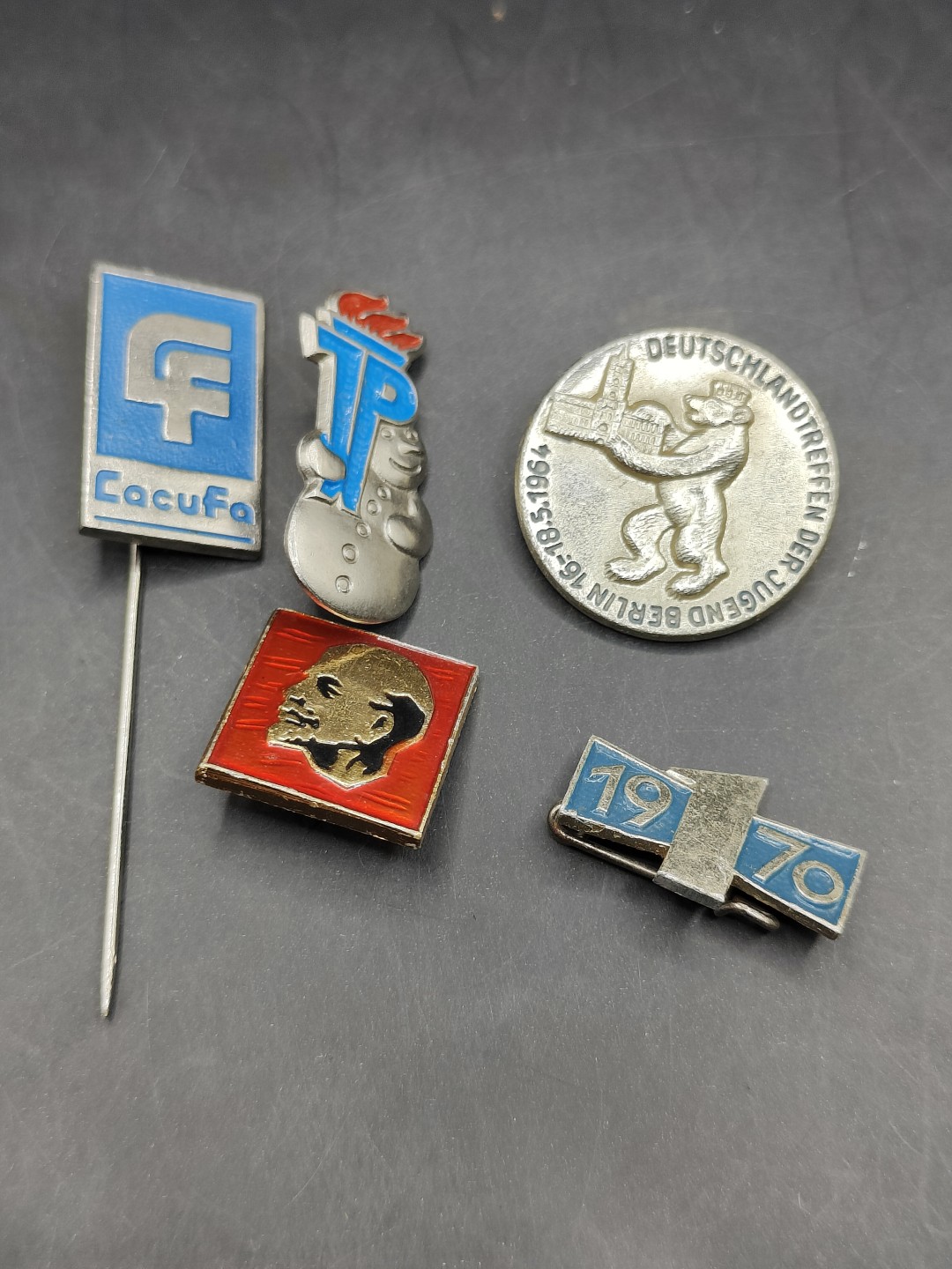 全场0元起拍 第46期 咸鱼国勋章拍卖专场 4月12日（周三）下午6：00开始 东德徽章5个