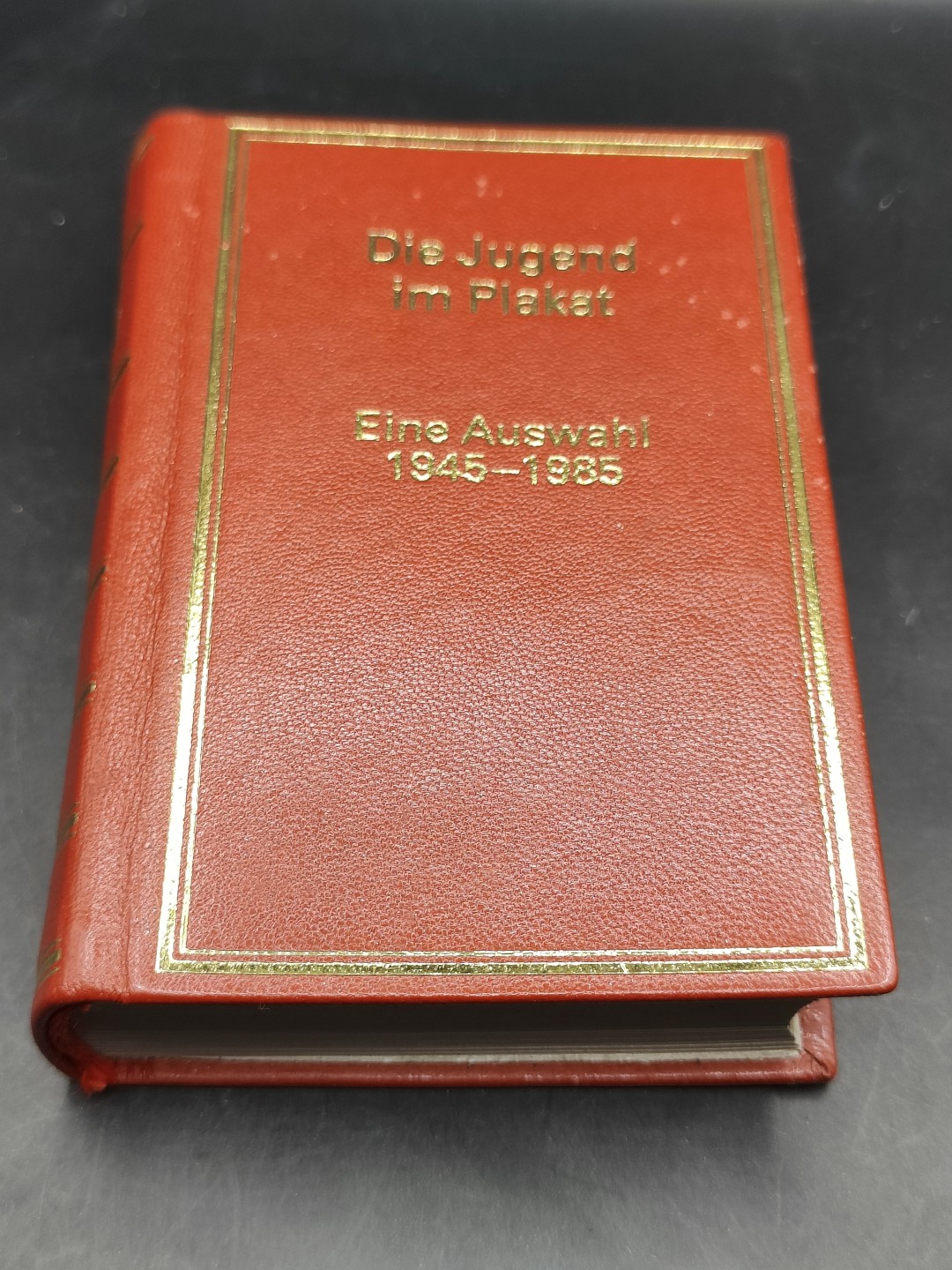 全场0元起拍 第46期 咸鱼国勋章拍卖专场 4月12日（周三）下午6：00开始 东德1945-1985 海报整合迷你册 彩页300多页