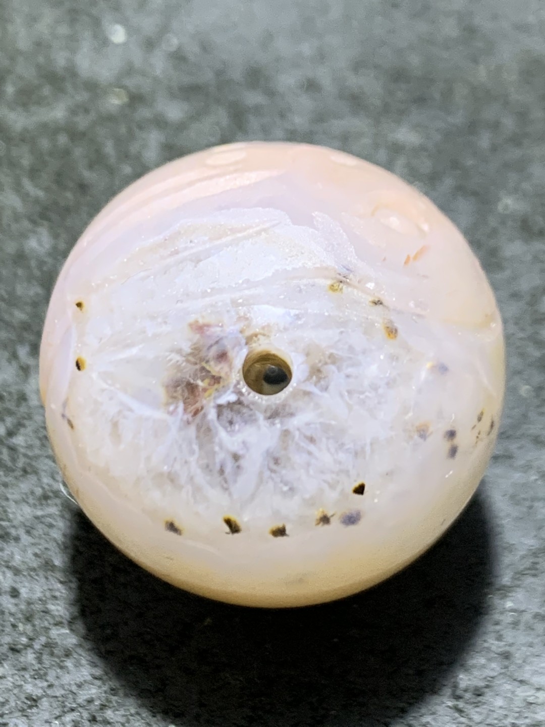精美糖心料战国红玛瑙手工雕刻玉兔珠一个，寓意：兔然暴富，