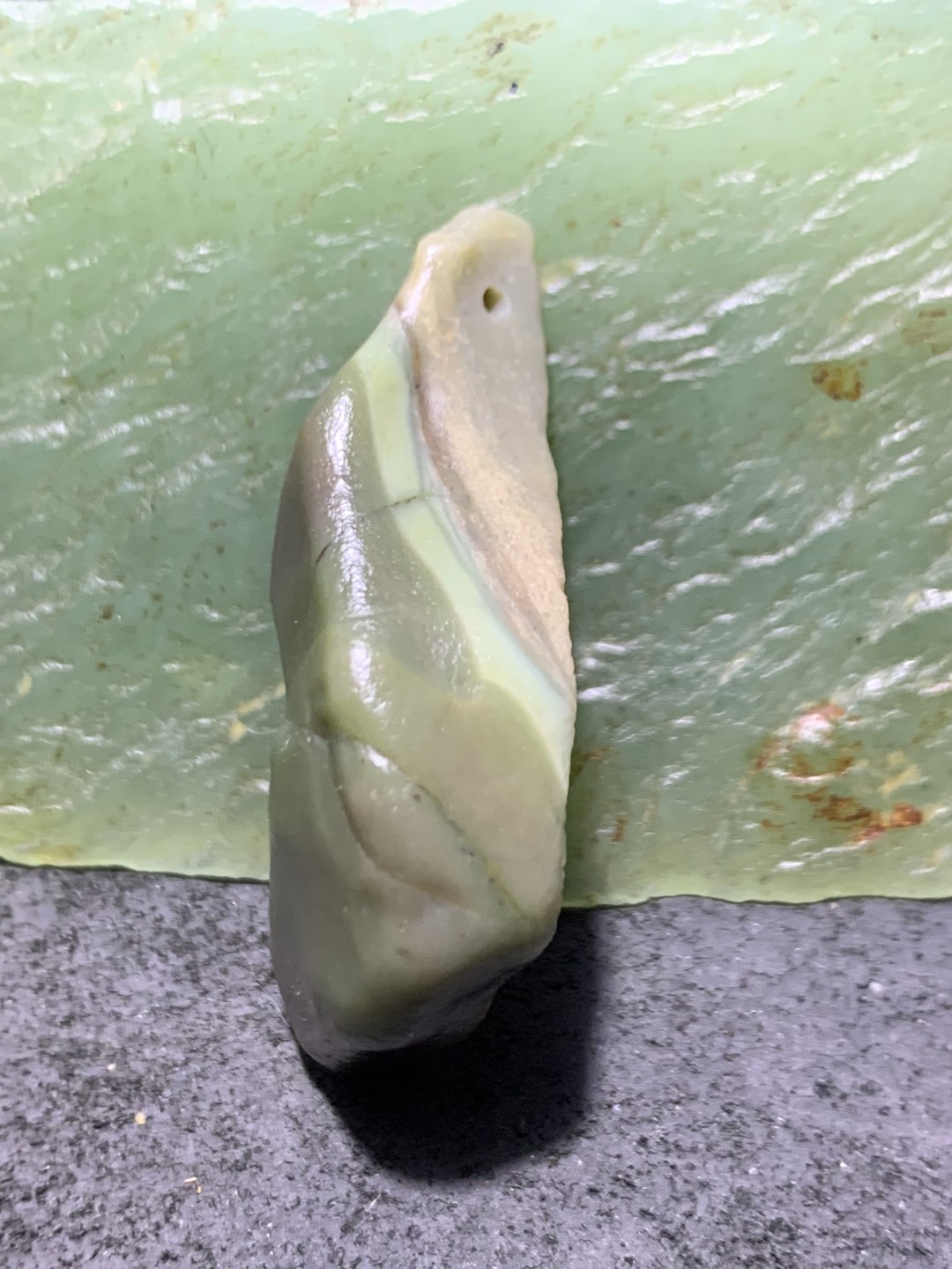 精美高玉化戈壁彩玉手工雕刻禅字吊坠一个！