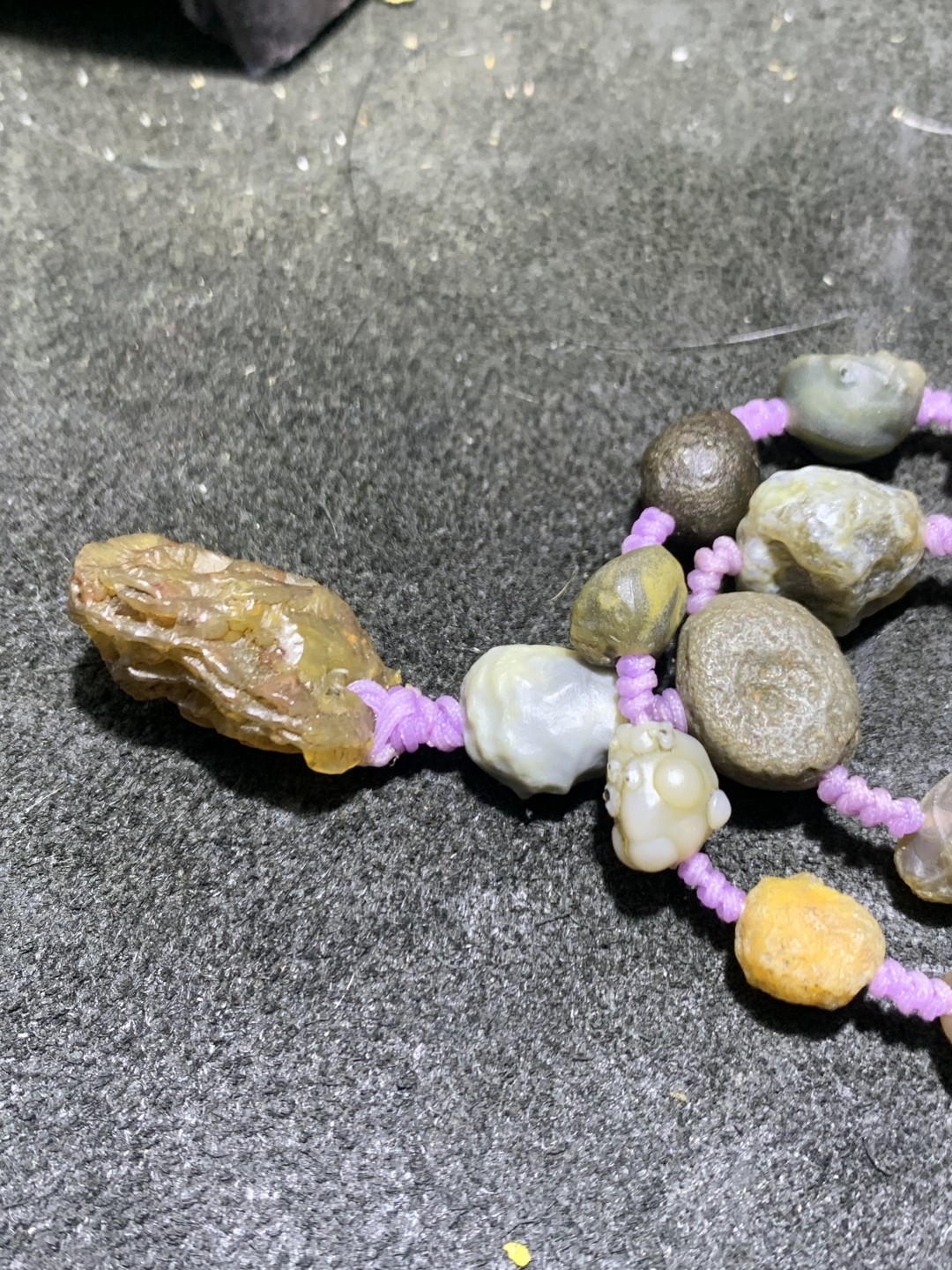 精美阿拉善青花筋脉石玛瑙项链一条，