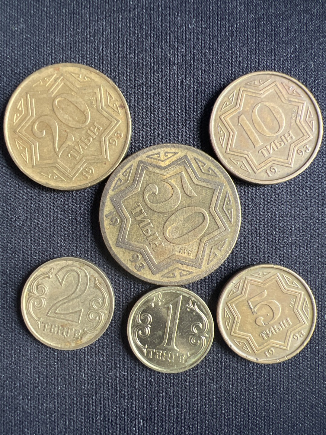 泡泡堂微拍第一 二 一幕硬币捡漏可累计专场👿👿，累计满二十元包邮，接受代拍业务 哈萨克斯坦一套