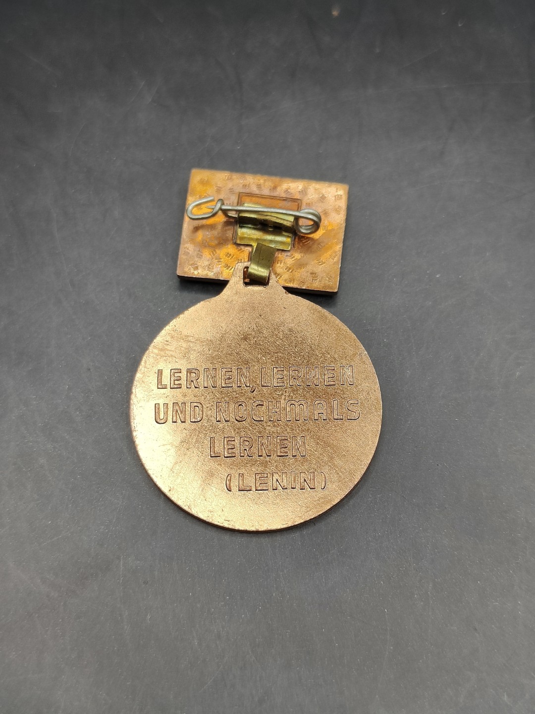 全场0元起拍 第46期 咸鱼国勋章拍卖专场 4月12日（周三）下午6：00开始 东德社会主义竞赛杰出服务奖章