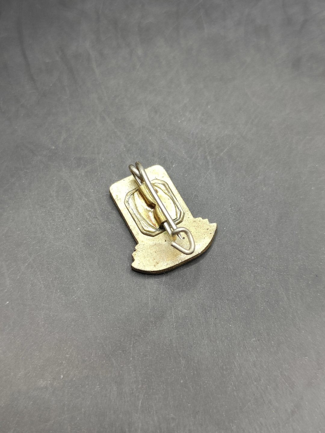 全场0元起拍 第46期 咸鱼国勋章拍卖专场 4月12日（周三）下午6：00开始 东德FDGB徽章