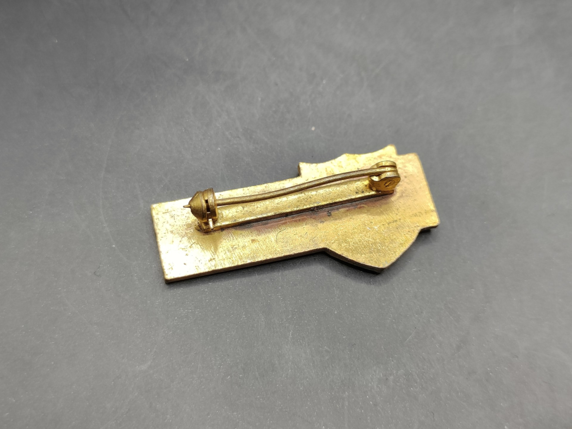 全场0元起拍 第46期 咸鱼国勋章拍卖专场 4月12日（周三）下午6：00开始 东德爱国主义服务奖章 珐琅国徽