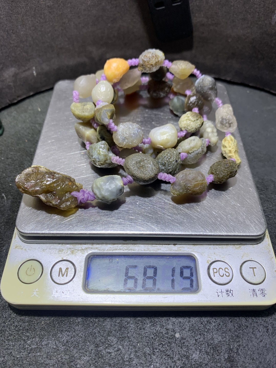 精美阿拉善青花筋脉石玛瑙项链一条，
