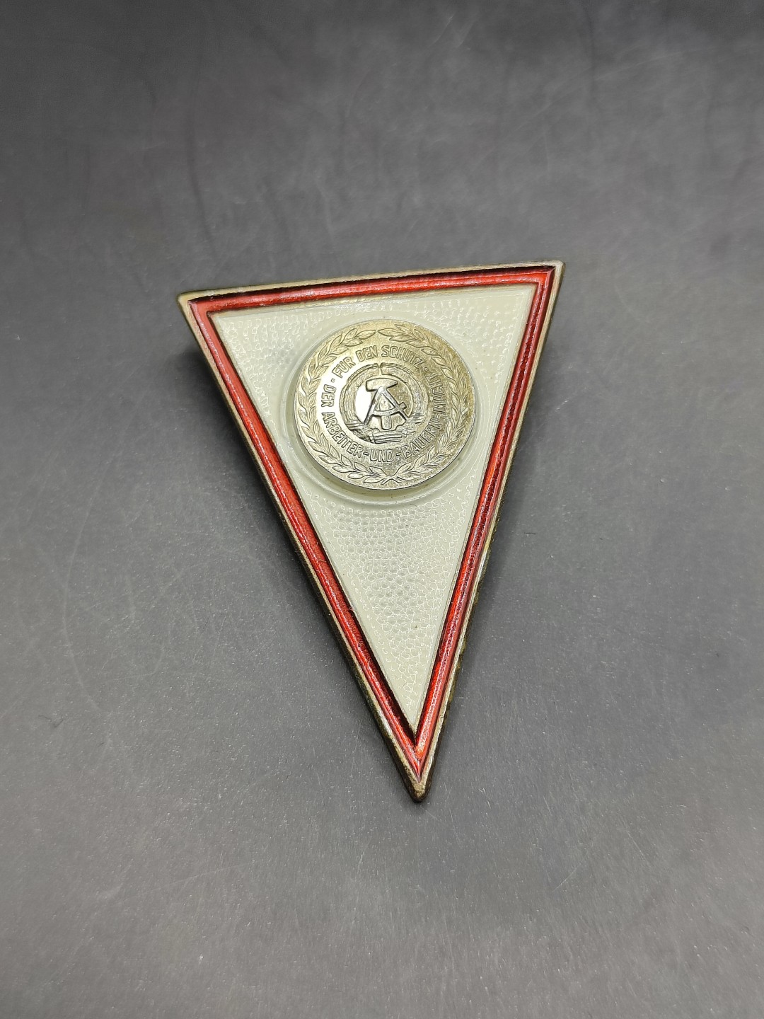 全场0元起拍 第46期 咸鱼国勋章拍卖专场 4月12日（周三）下午6：00开始 东德军校毕业证章